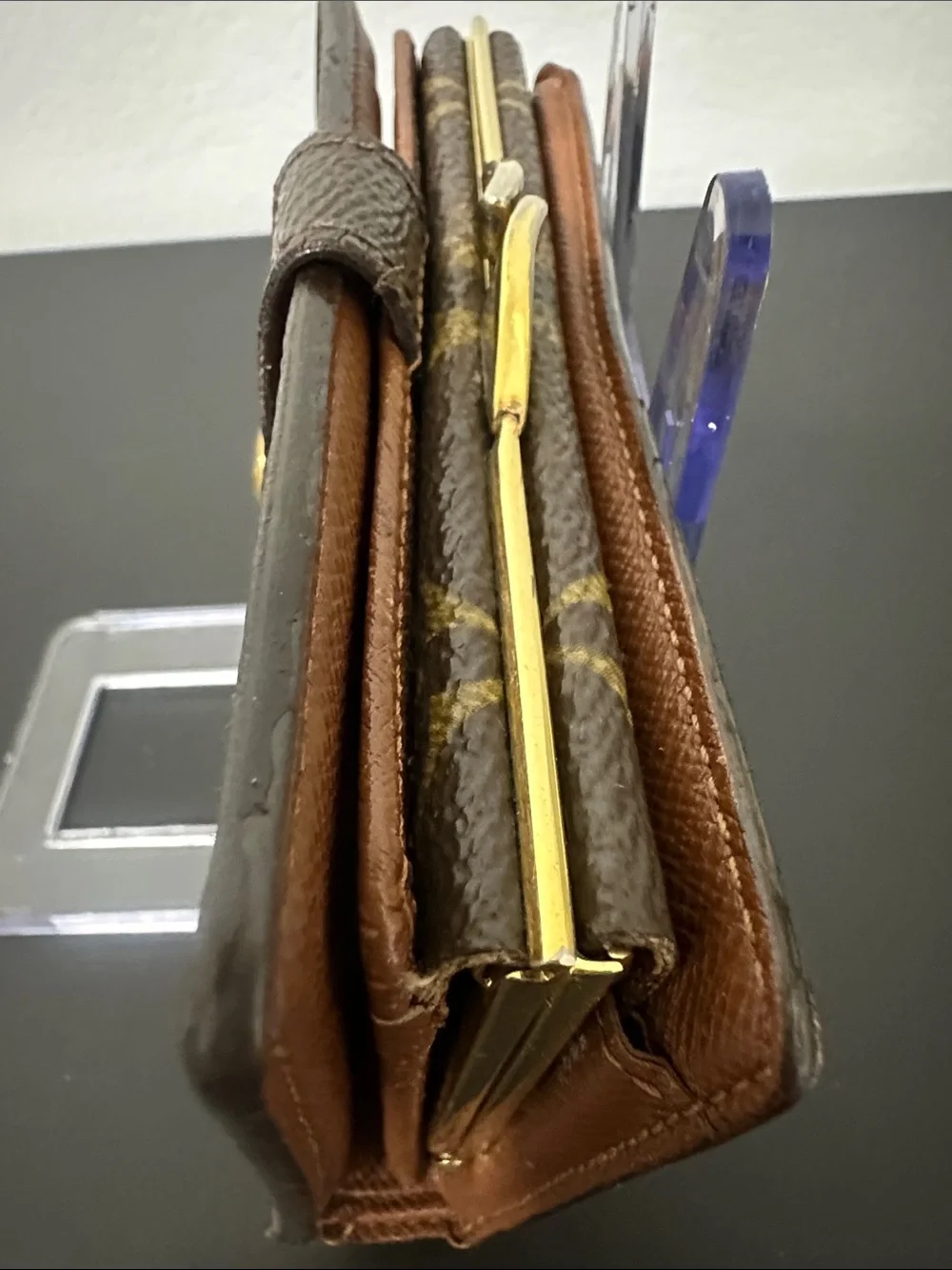 EUC Vintage Louis Vuitton Monogram Bifold Snap Wallet w Gold  Coin Closure